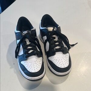 Nike Men's Black and White Sneakers